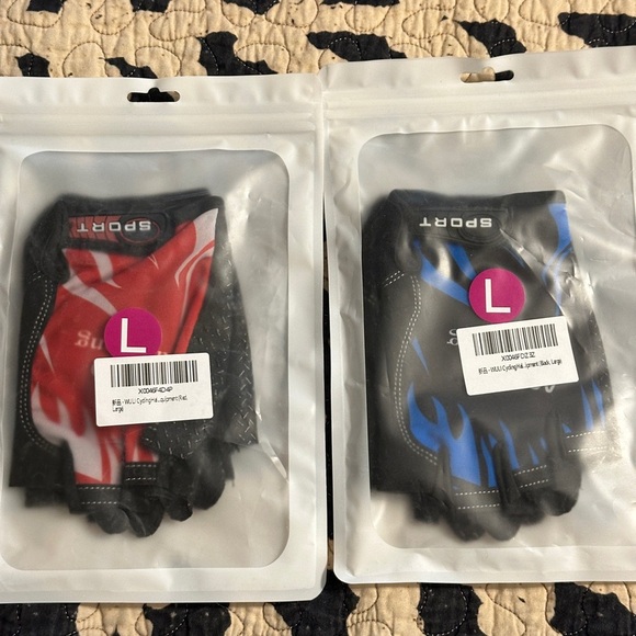 Workout gloves. - Picture 1 of 2